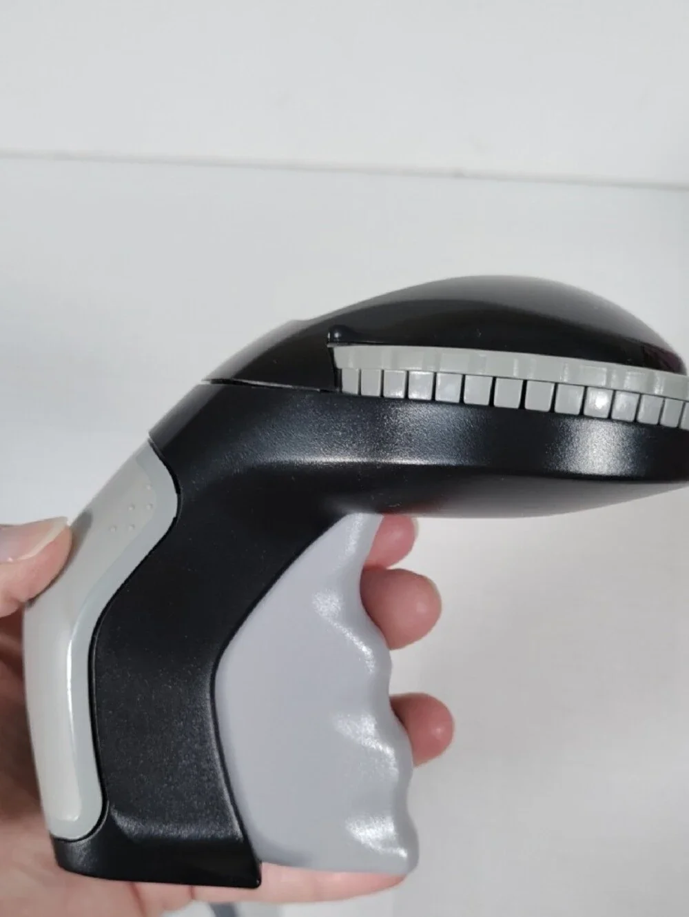 I098 Dymo Handheld Label Embosser with 5 Rolls of Label Tape